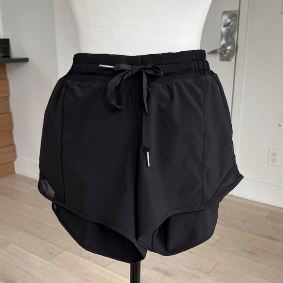 Lululemon | Lined Side Reflective Running Shorts | Size 6 | Black - Picture 6 of 9